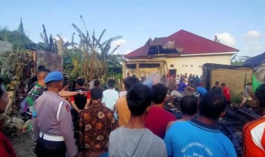 Rumah Salah Satu Warga di Buton Selatan Dilalap Si Jago Merah