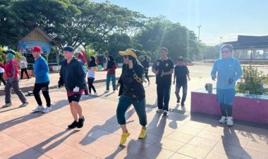 PJ Gubernur Sulawesi Tenggara Menyapa Warga Dengan Berolah Raga