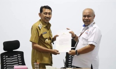 Pj. Bupati Buton Terima Hasil Penilaian Kepatuhan Tahun 2023 dari Ombudsman Sultra