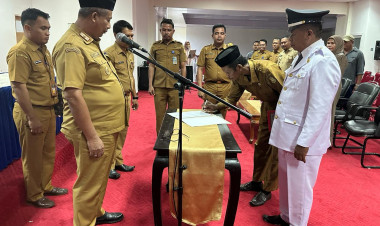 Sekda Lantik Pj. Kades Wakalambe