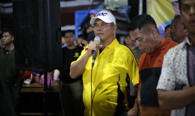 Pj. Bupati Buton Serahkan Piala Lomba Futsal HUT ke-65 Kabupaten Buton dan Hari Jadi ke-21 Pasarwajo