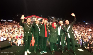 Ribuan Masa dan Relawan Hadiri "Deklarasi" Pasangan Syaraswati Samiun dan Rasyid Mangura