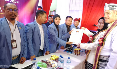 Di Nyatakan Lengkap Berkasnya Oleh KPU Buton, Pasangan Syaraswati Samiun – Rasyid Mangura, Lanjut Pemeriksaan Kesehatan Di Rumah Sakit.