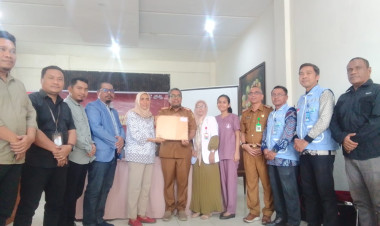 RSUD Buton Menyerahkan Hasil Pemeriksaan Kesehatan Paslon Ke KPU Buton