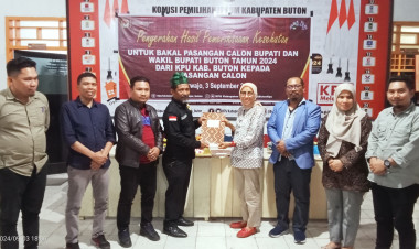 KPU Buton Serahkan Hasil Pemeriksaan Kesehatan ke 6 Paslon Di Pilkada Buton 2024