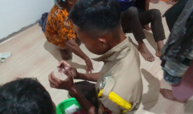 Dua Orang Pelajar Mengalami Kecelakaan Akibat Menabrak Palangan Jalan Di Kelurahan Takimpo