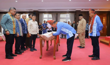 Gubernur dan Wakil Gubernur Sultra Tandatangani Pakta Integritas dan Perjanjian Kinerja, Tegaskan Komitmen Pembangunan Daerah