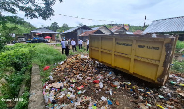 Tumpukan Sampah di Buton Menjadi ‘Pemandangan’ Buruk Jelang Lebaran, Wakil Bupati: Ini Tak Bisa Dibiarkan
