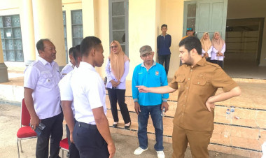 Bupati Alvin Akawijaya Mulai Gerakan Buton Bersinar: Pembersihan Gedung Wakaka Jadi Titik Awal Perubahan Kota Pasarwajo