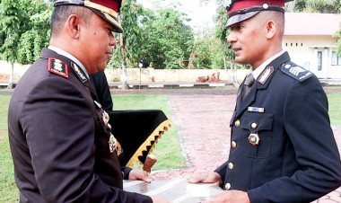 Kapolres Buton Berikan Penghargaan kepada Personel Berprestasi, Dorong Inovasi dan Dedikasi Pelayanan